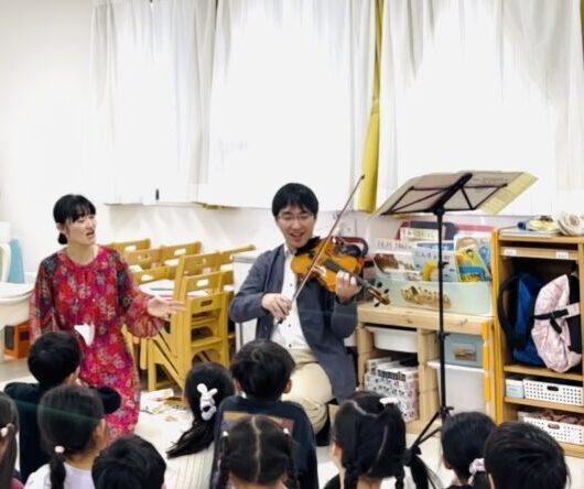 バイオリン体験の様子